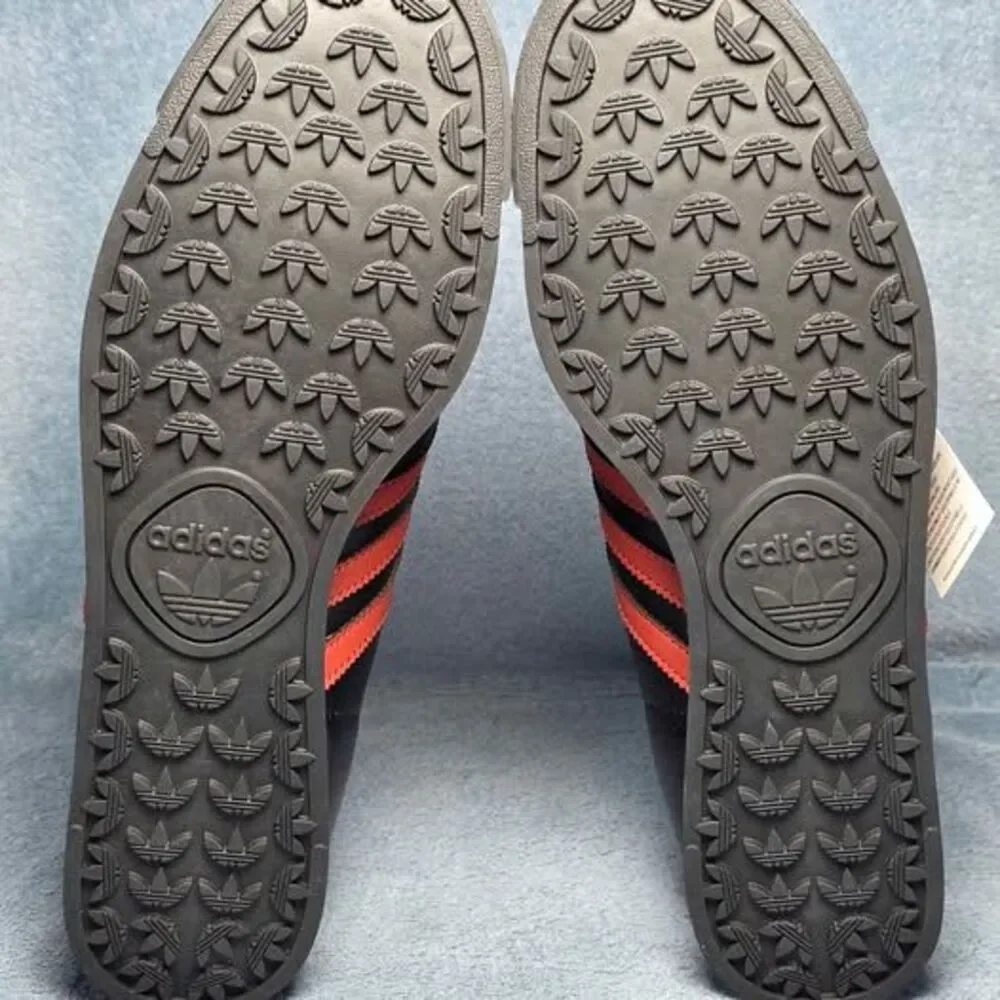 Adidas Samoa Black Red Stripes Mens Size 11 or Womens 12